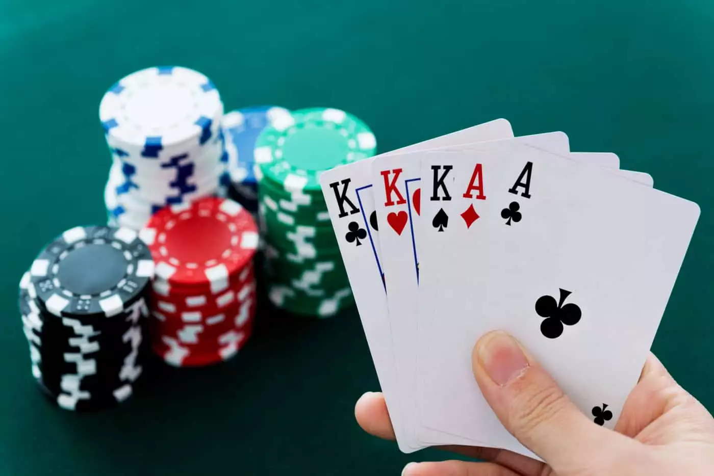 chơi poker